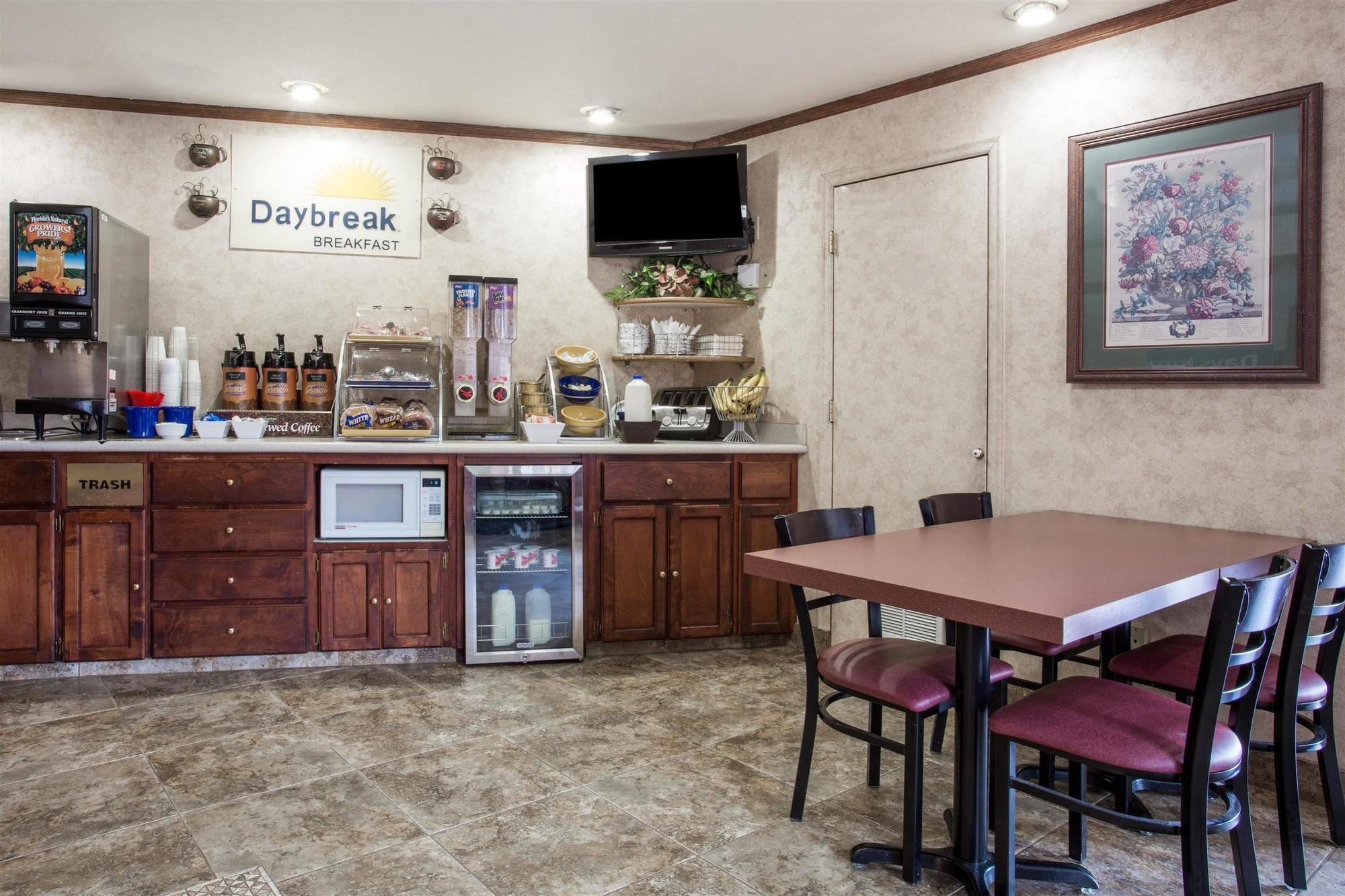 Days Inn By Wyndham Portland Central Eksteriør bilde